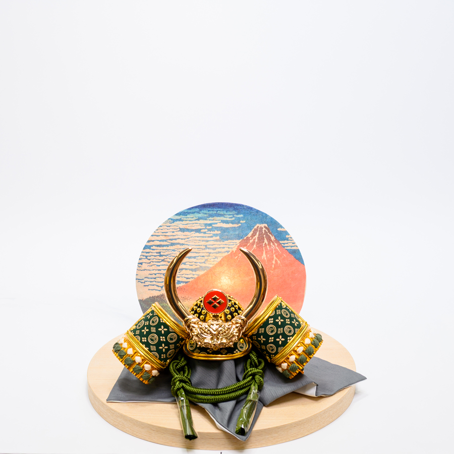 甲州印伝緑富士山武田信玄8号兜北斎赤富士山兜飾りセット2写真