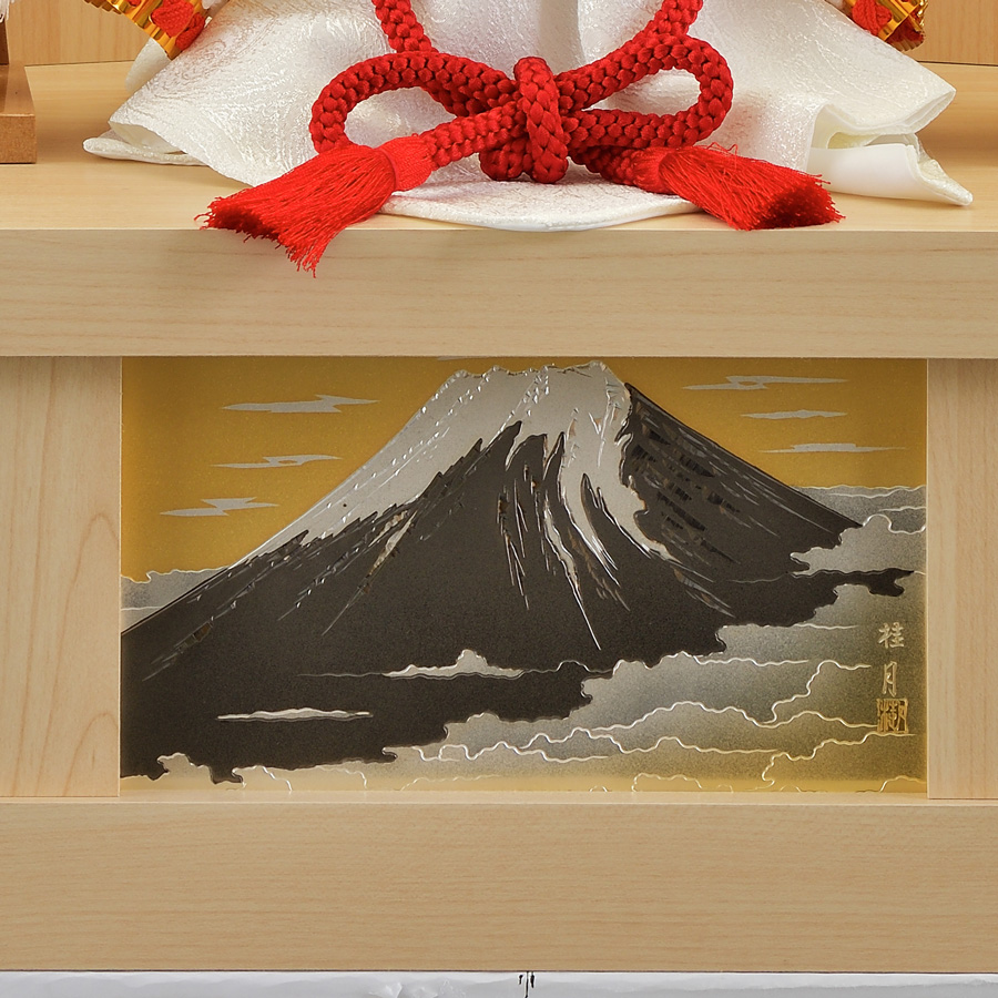 甲州印伝　赤地富士山柄　８号大鍬型兜印伝　富士山収納飾りセット2写真