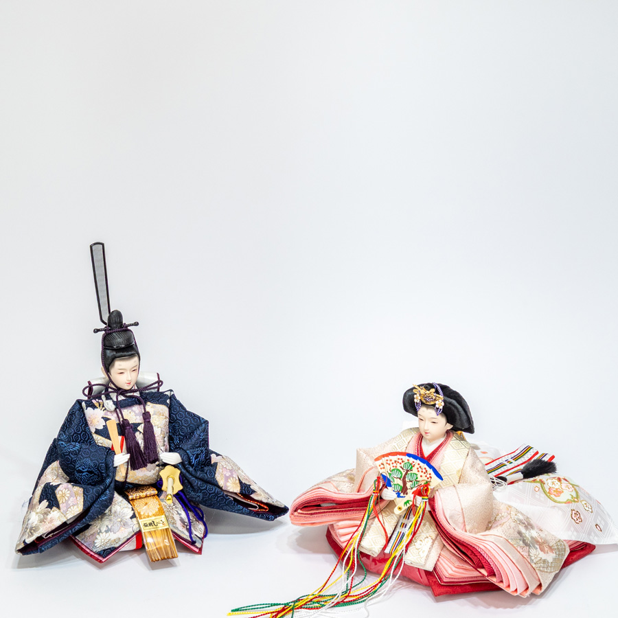 桜押し花額屏風天竜杉飾り台　小三五熨斗目に桜刺繍親王セット3写真